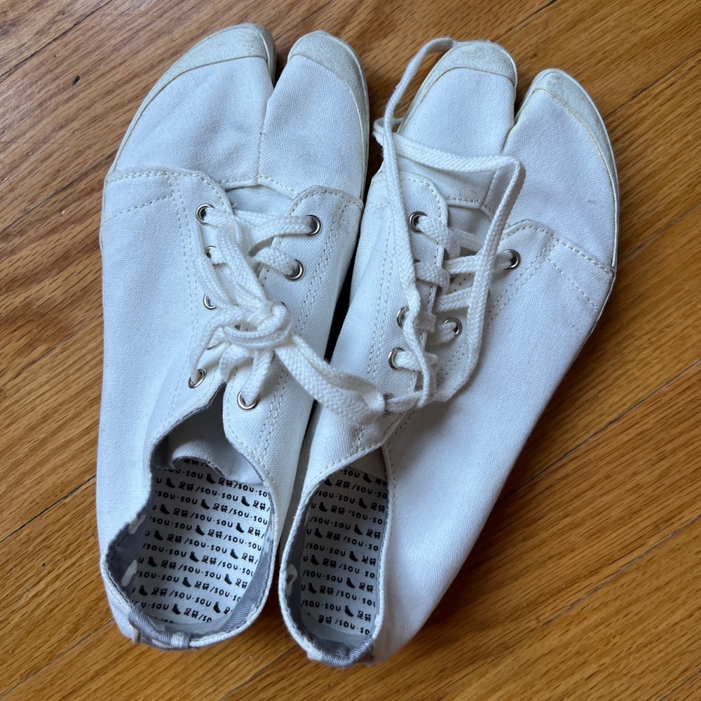 white japanese tabi sneakers from sou sou (kyoto brand)